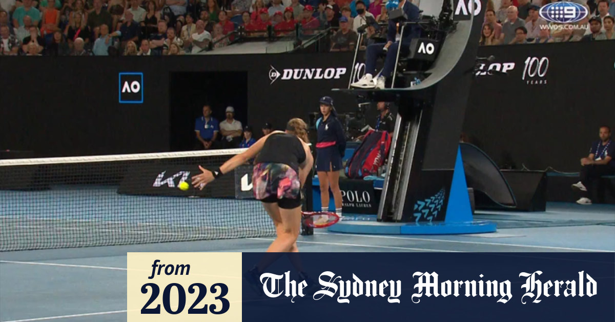 Video Fighting Rybakina's stunning half volley